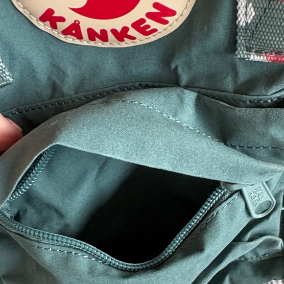 Fjallraven Kånken Mini Backpack in Teal and Pink - Picture 5 of 8